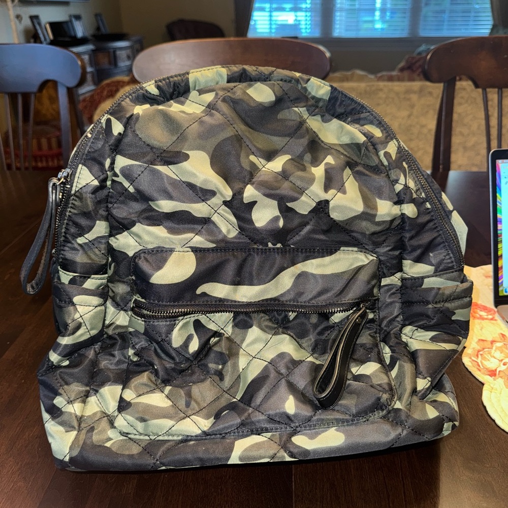 GORGEOUS Sol & Selene Camouflage Men's Backpack- LIKE NEW!!